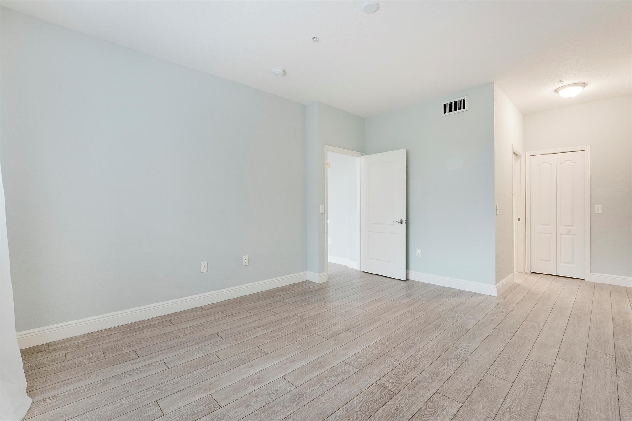 RESIDENCES AT LEGACY PLAC - Residential Lease