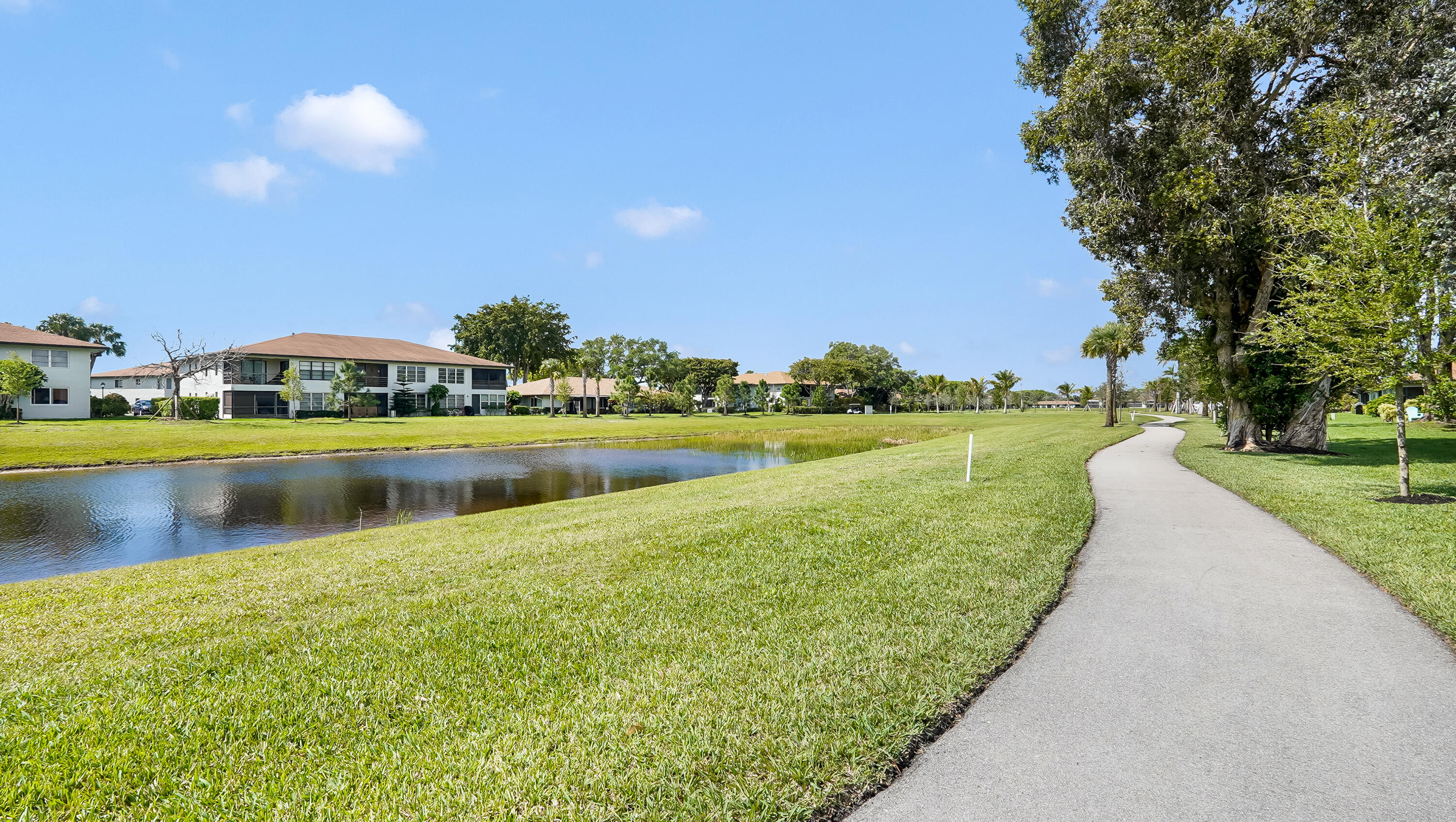 PALM GREENS AT VILLA DEL RAY CONDO II - Residential