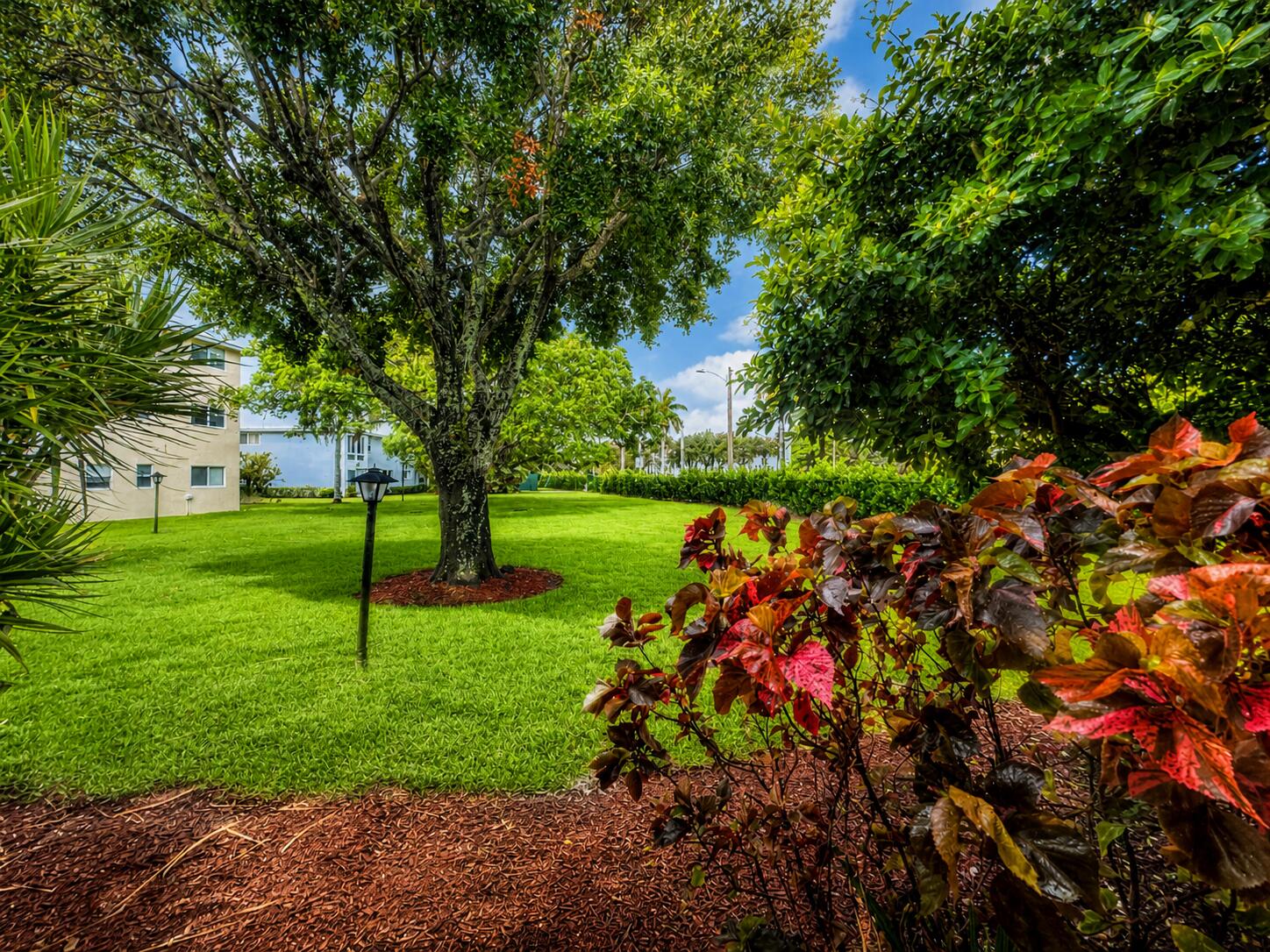 COLONIAL CLUB CONDO SEC 2 - Residential