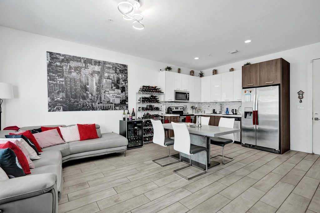 Photo of 480 NE 35th Ct #2, Oakland Park, FL 33334 (MLS # F10532353)