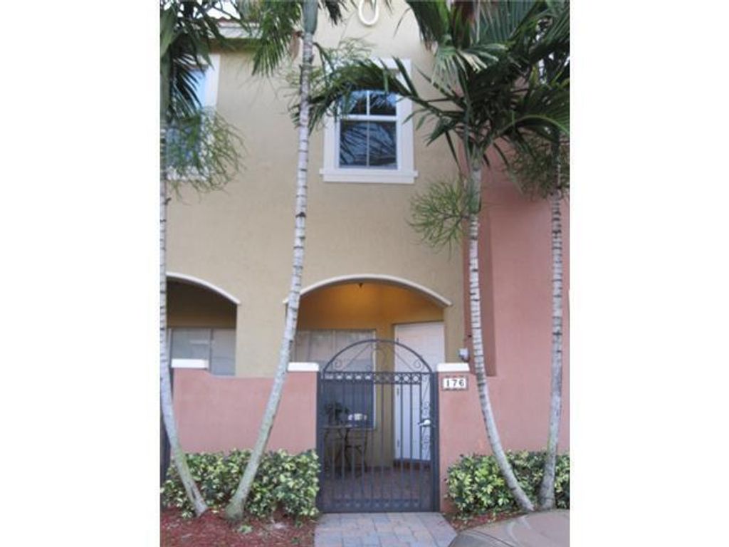 Photo of 176 Lake Monterey Circle, Boynton Beach, FL 33426 (MLS # R10996436)