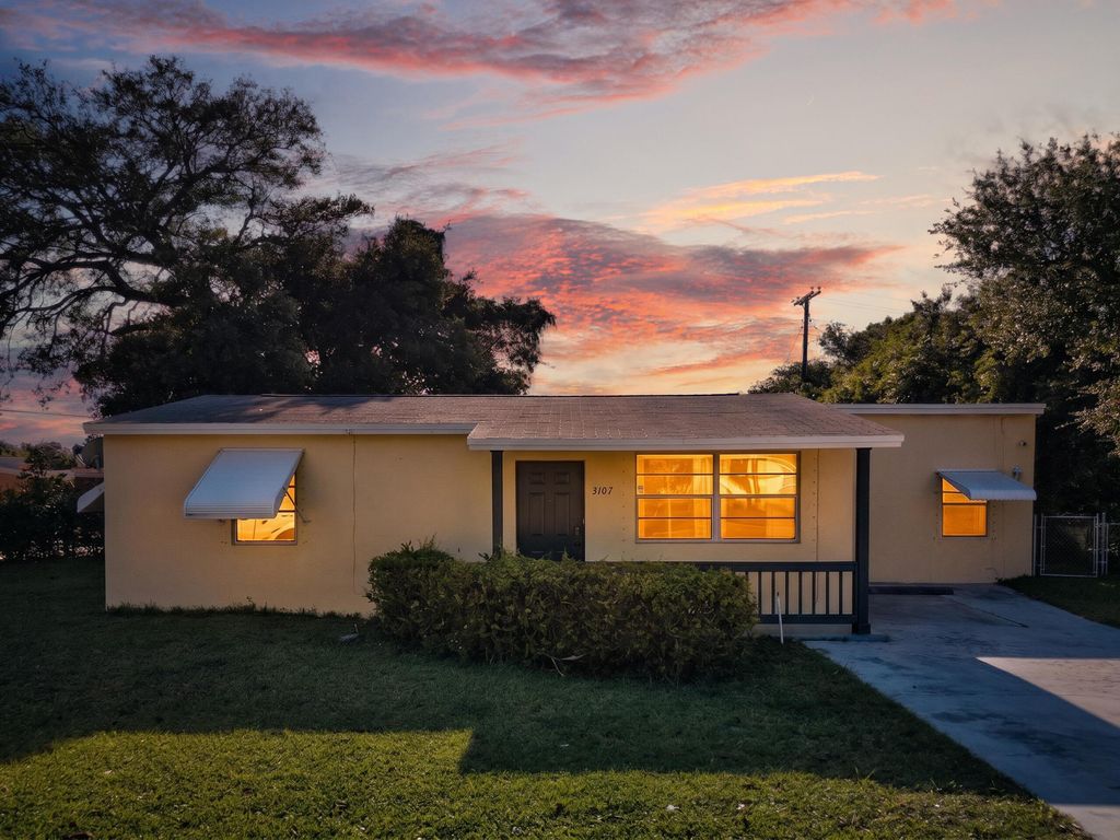 Photo of 3107 Avenue F, Riviera Beach, FL 33404 (MLS # B26017964)