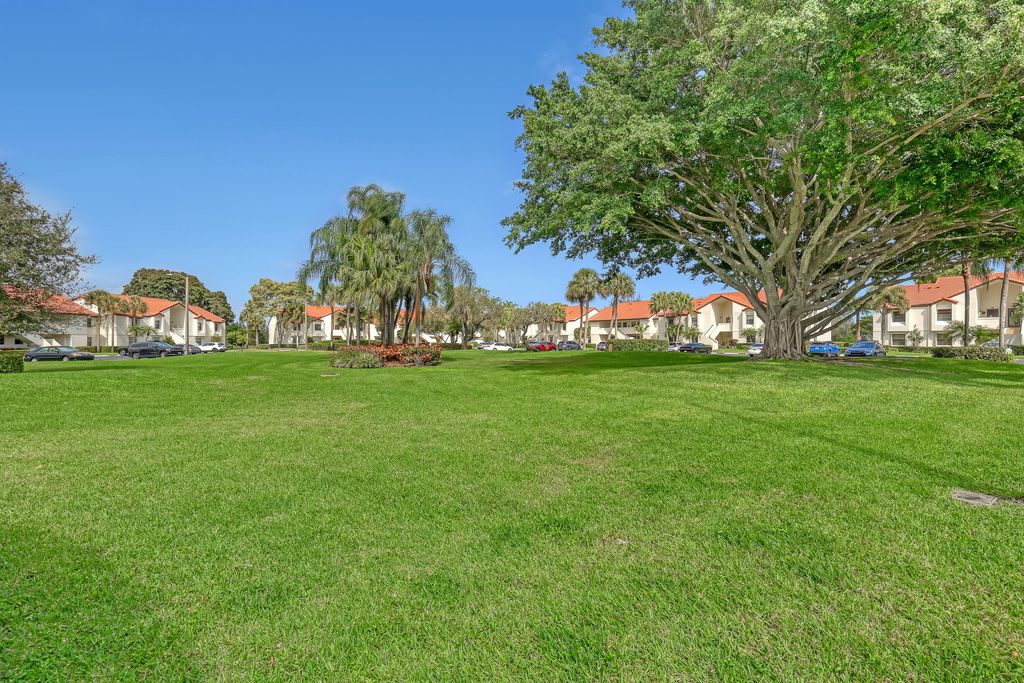 Photo of 5779 Parkwalk Drive, Boynton Beach, FL 33472 (MLS # R11163040)