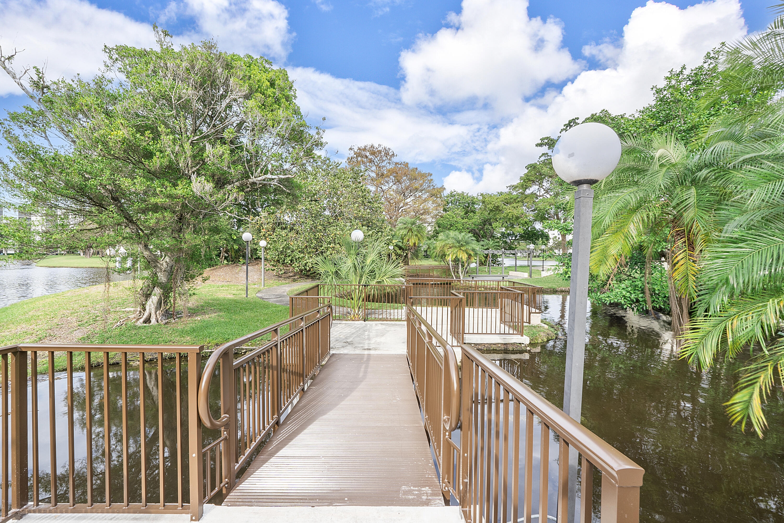 CYPRESS BEND CONDOMINIUM VII - Residential