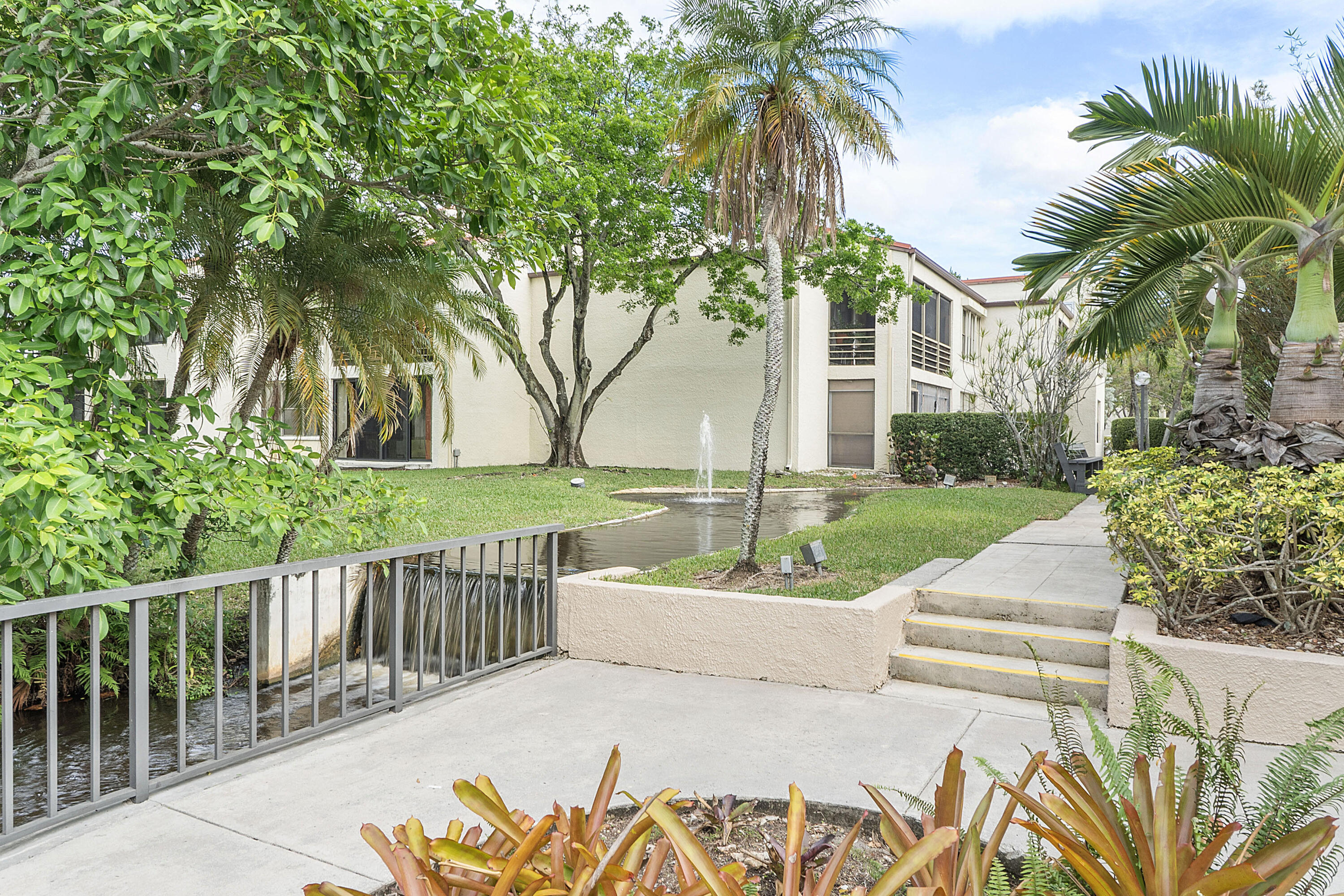 CYPRESS BEND CONDOMINIUM VII - Residential