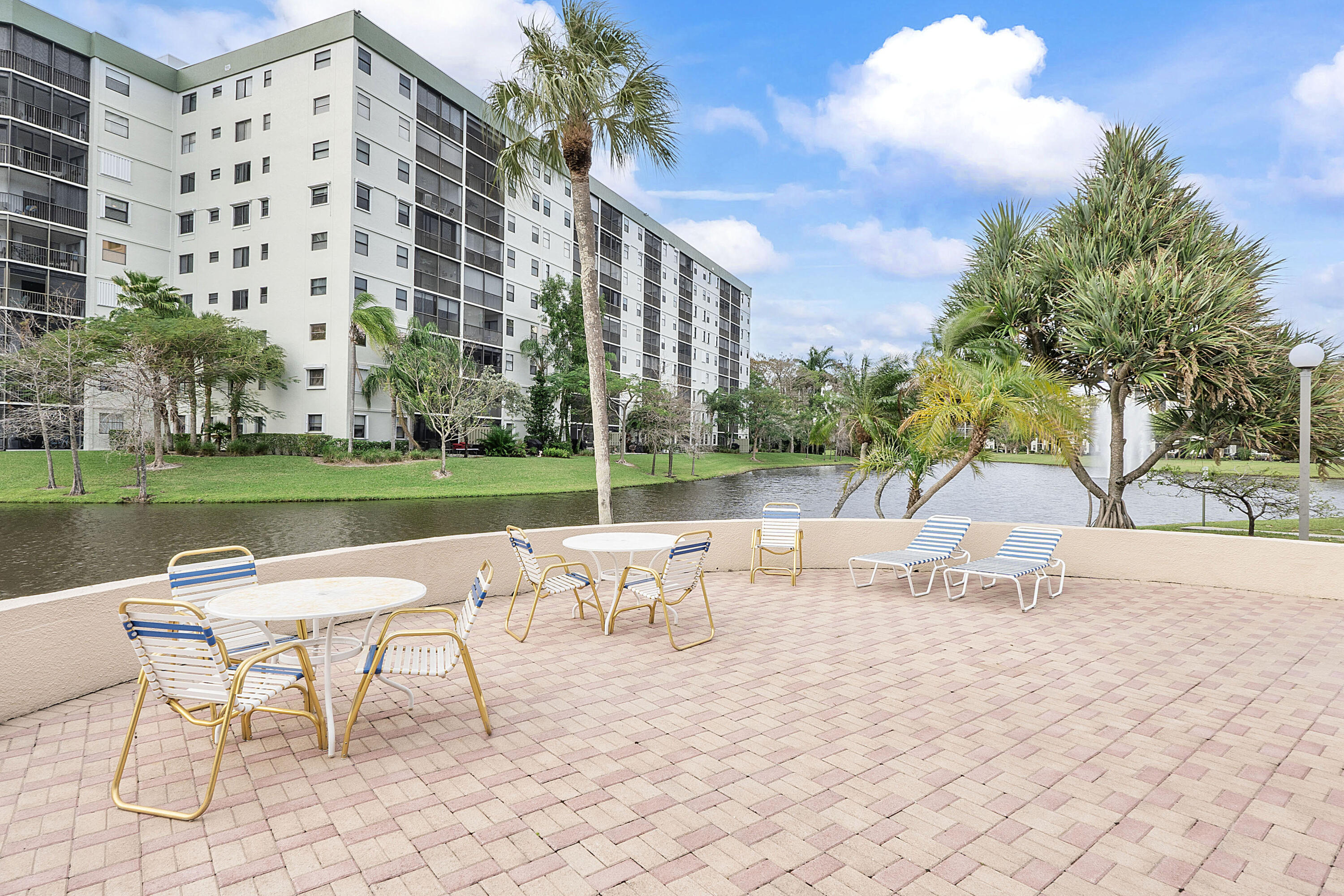 CYPRESS BEND CONDOMINIUM VII - Residential