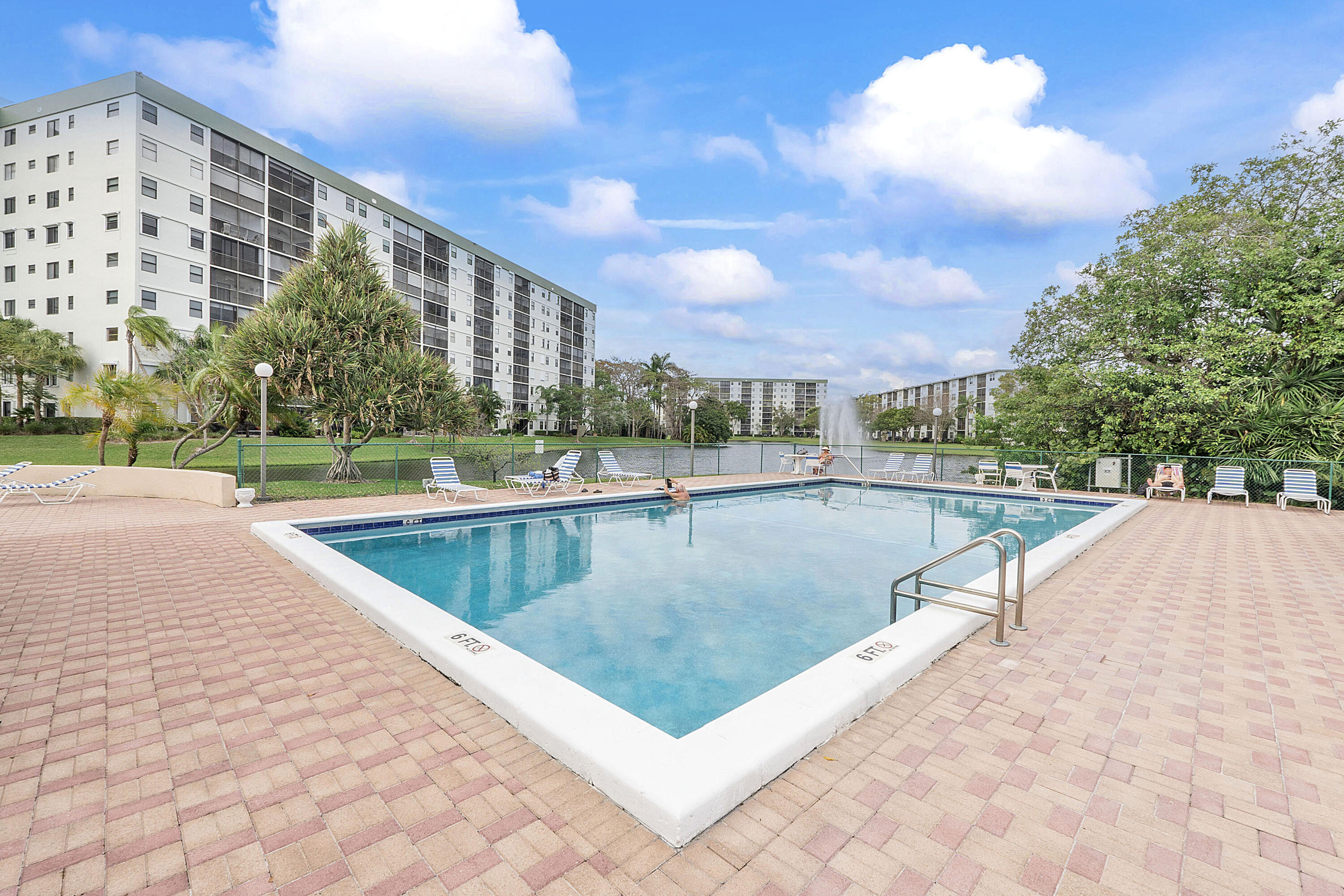 CYPRESS BEND CONDOMINIUM VII - Residential