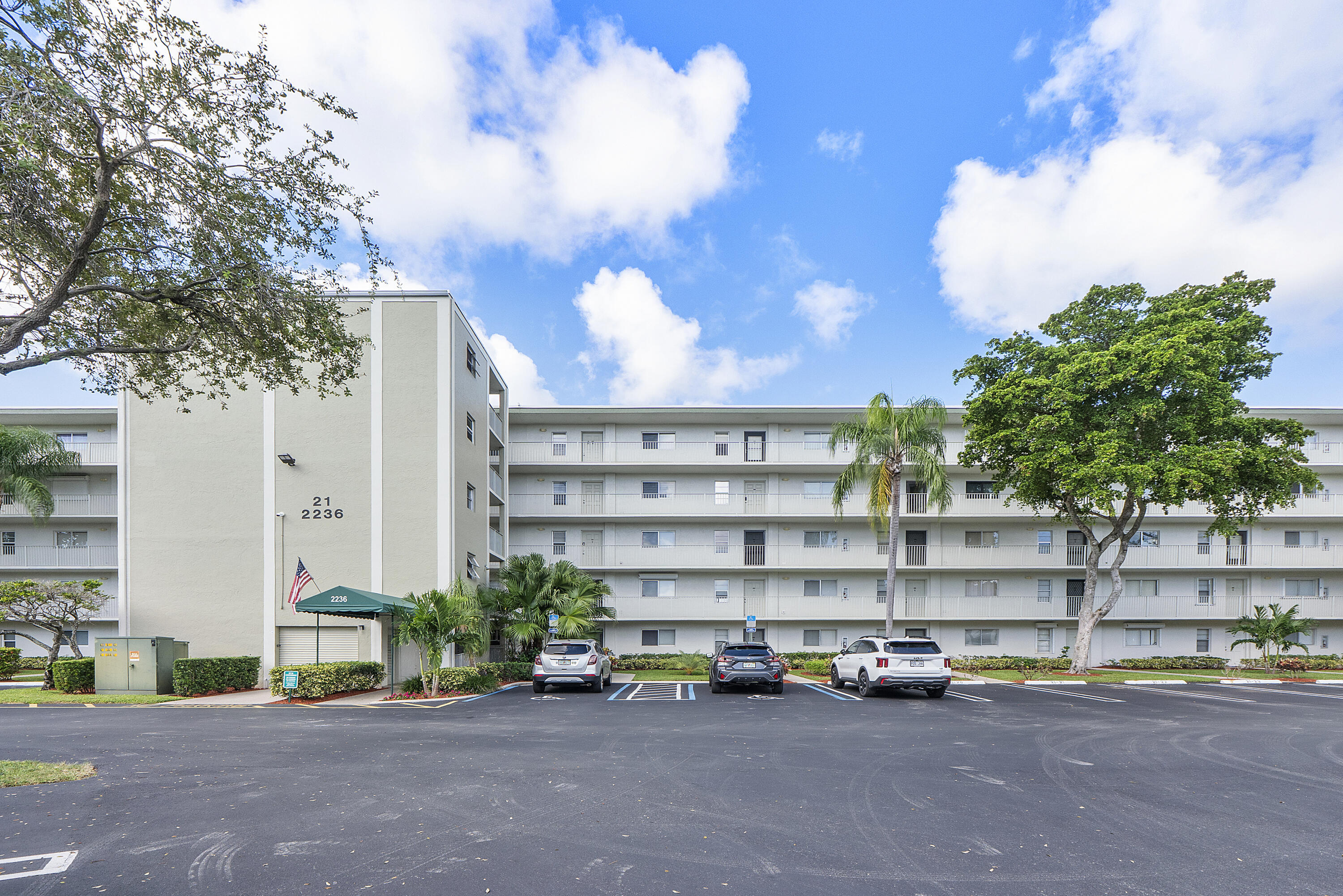 CYPRESS BEND CONDOMINIUM VII - Residential