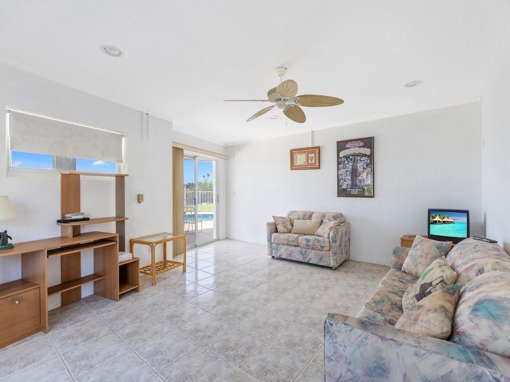 REPLAT OF POR NARANJA TR SHELLMOUND BCH - Residential