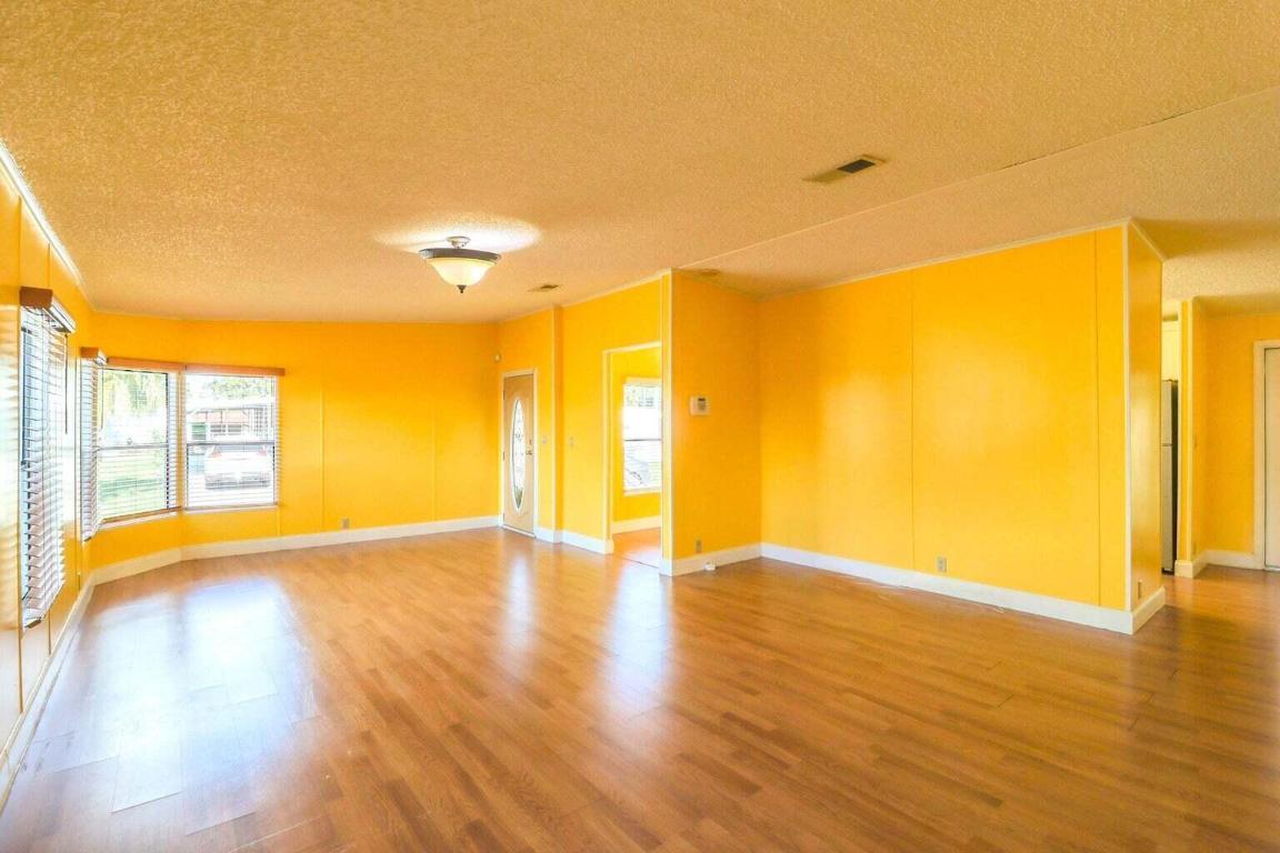 SPANISH LAKES - Residential