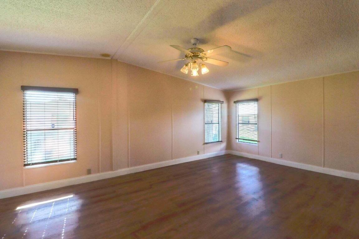 SPANISH LAKES - Residential