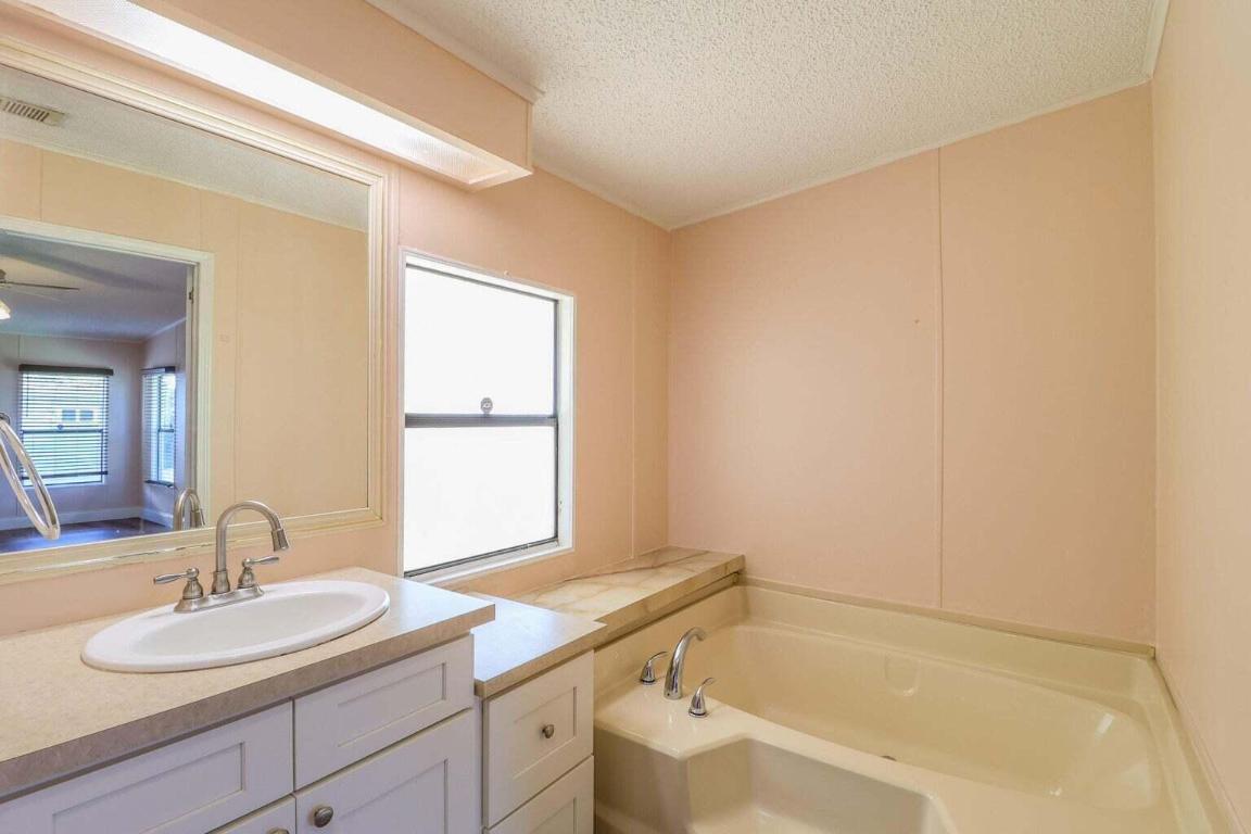 SPANISH LAKES - Residential