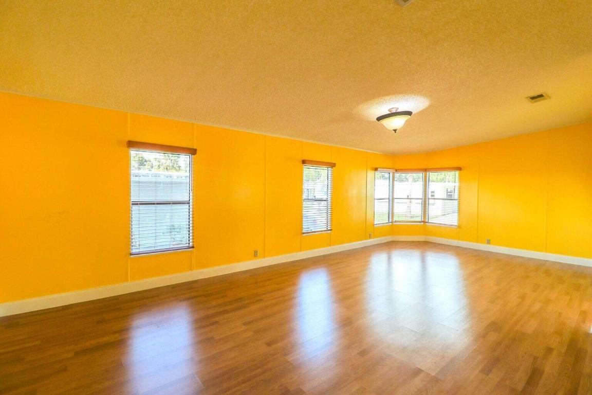 SPANISH LAKES - Residential