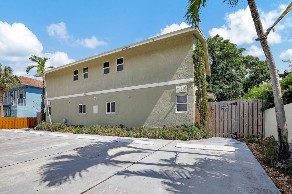 Photo of 711 NE 14 Street #Studio, Fort Lauderdale, FL 33304 (MLS # R11104964)