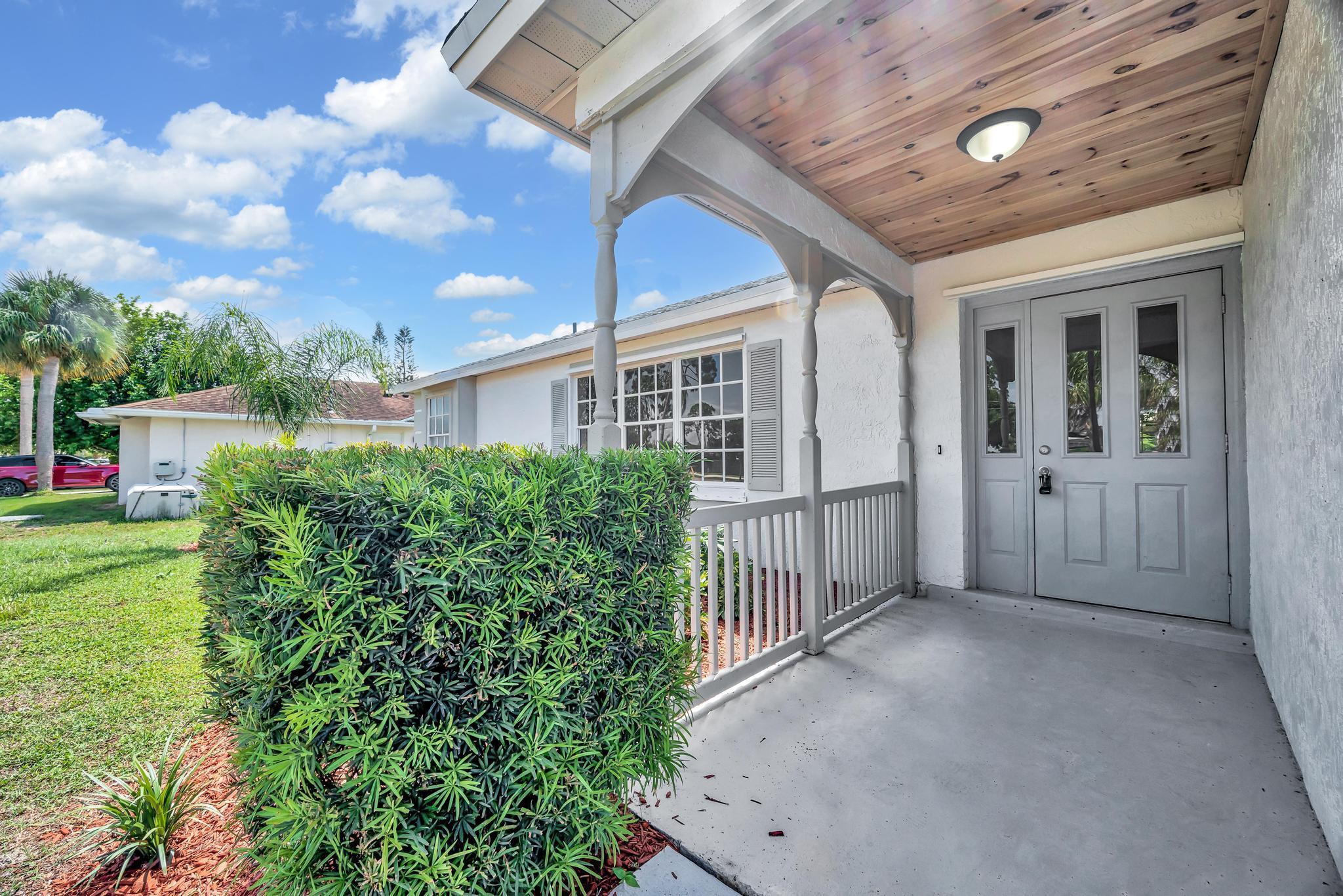 2432 SE Floresta Drive