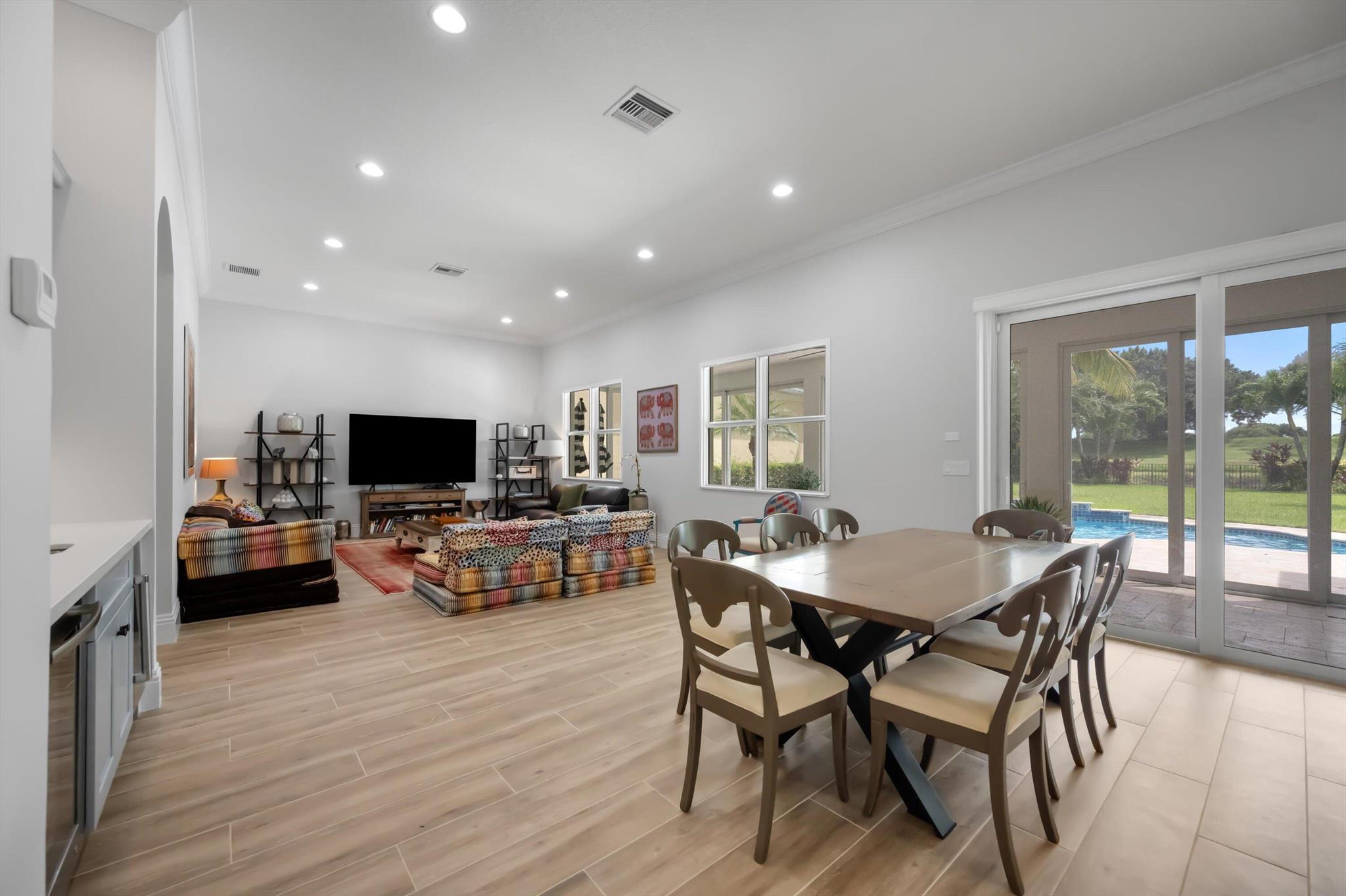 HUNTERS CHASE OF PALM BEA - Residential