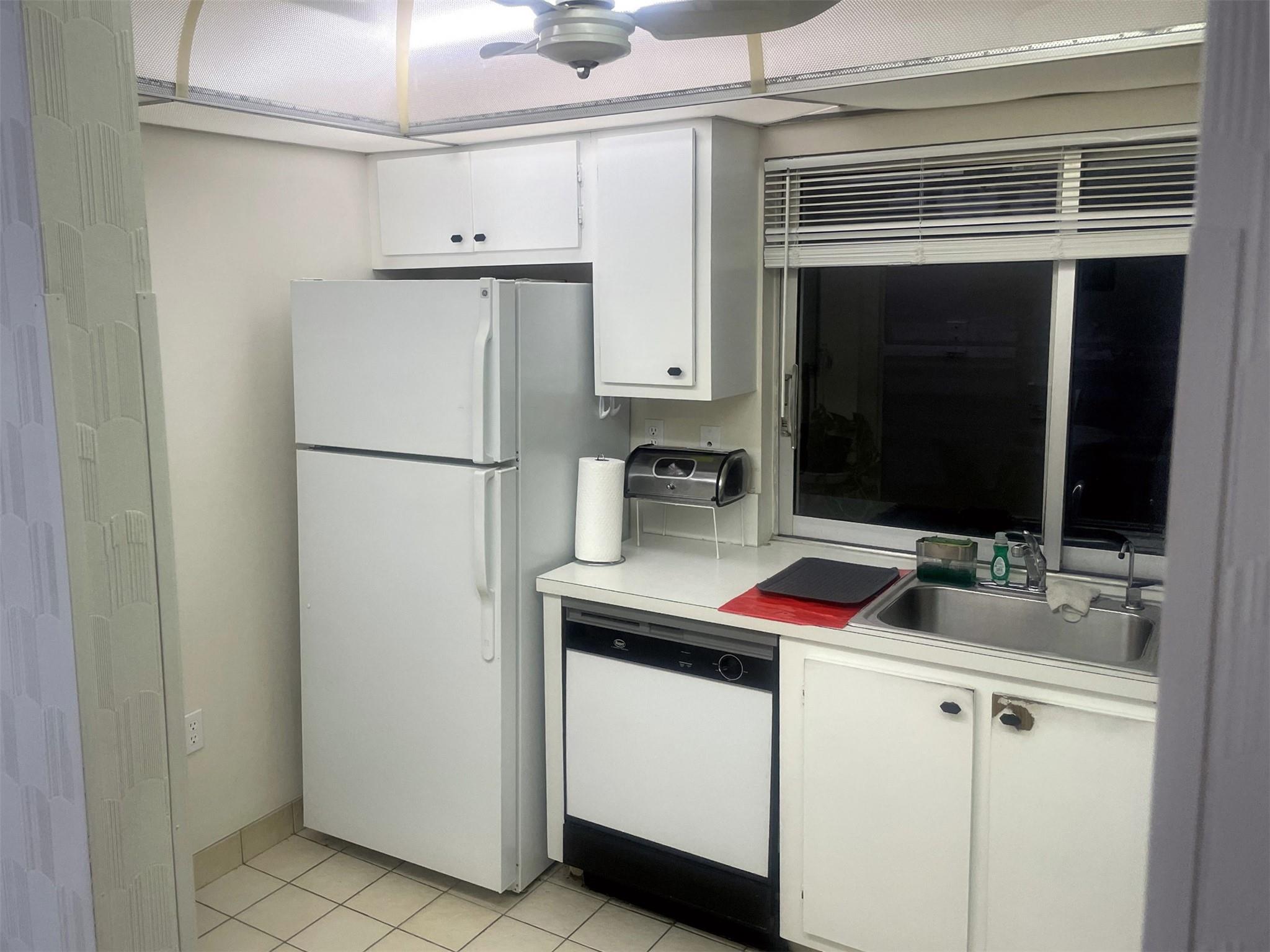 Lime Bay Condo 7 - Residential Lease