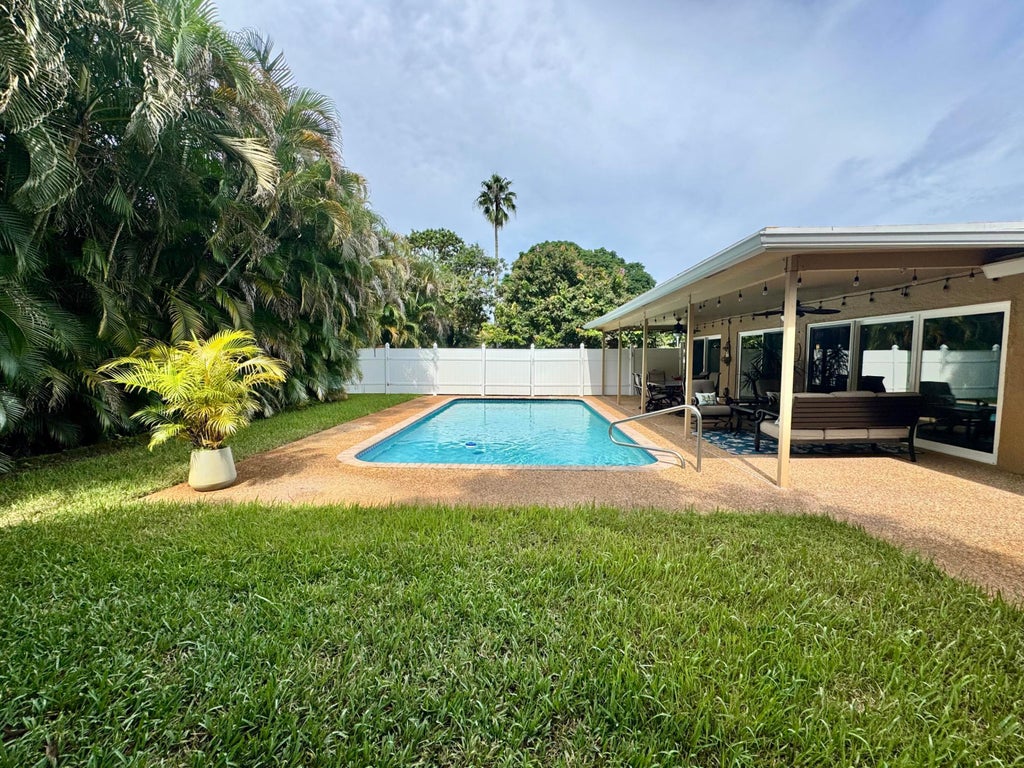 Photo of 992 NW 83rd Drive, Coral Springs, FL 33071 (MLS # B26078552)