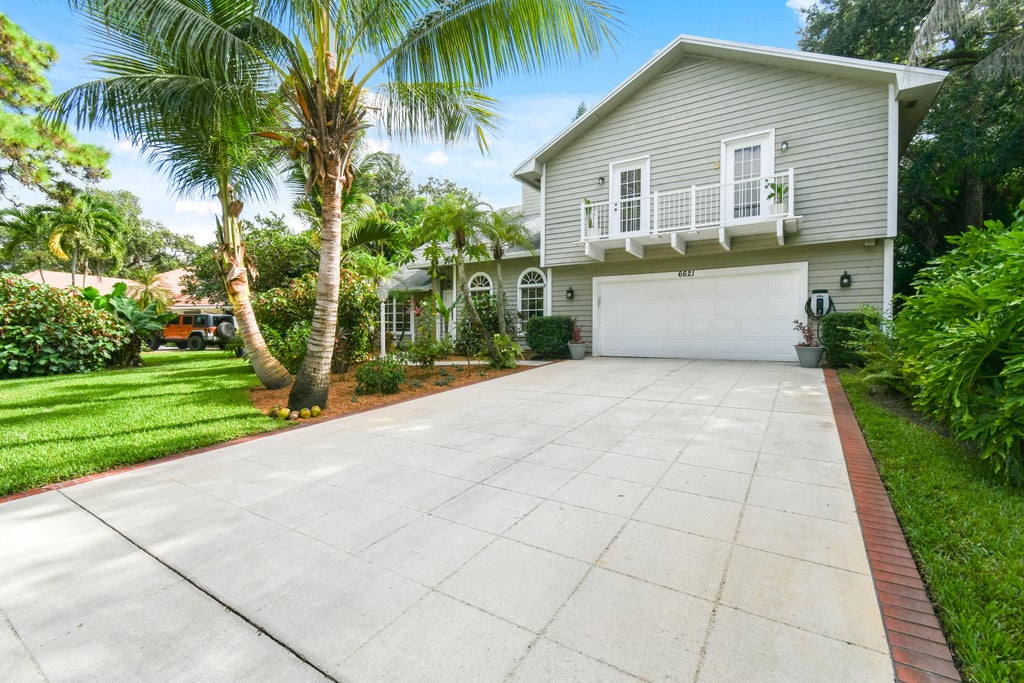 Photo of 6621 Woodlake Road, Jupiter, FL 33458 (MLS # R11119755)