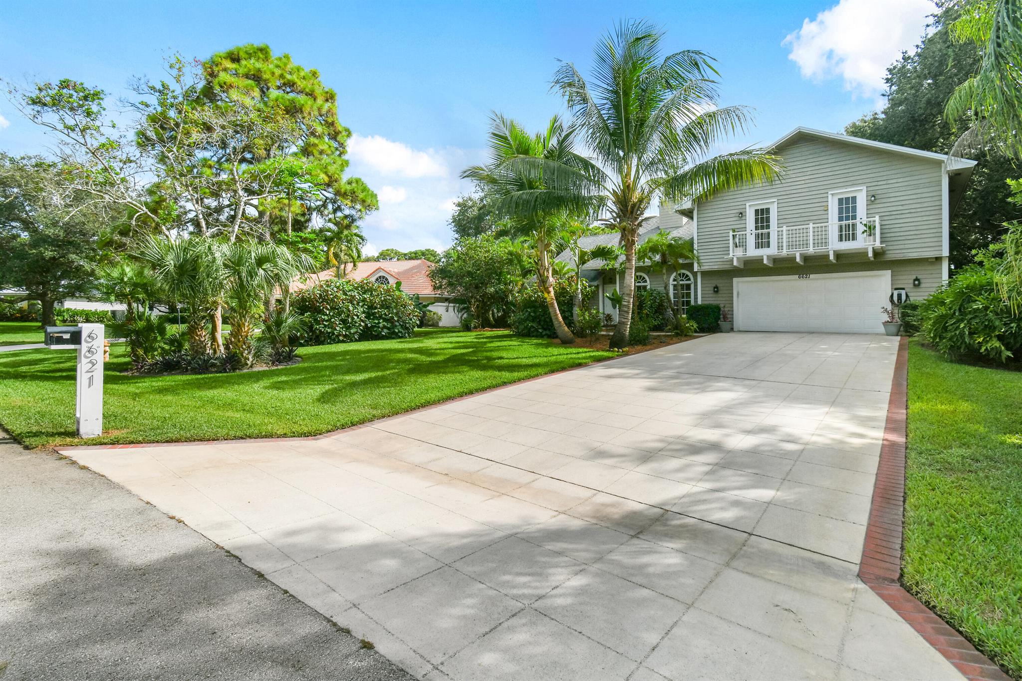 6621 Woodlake Road