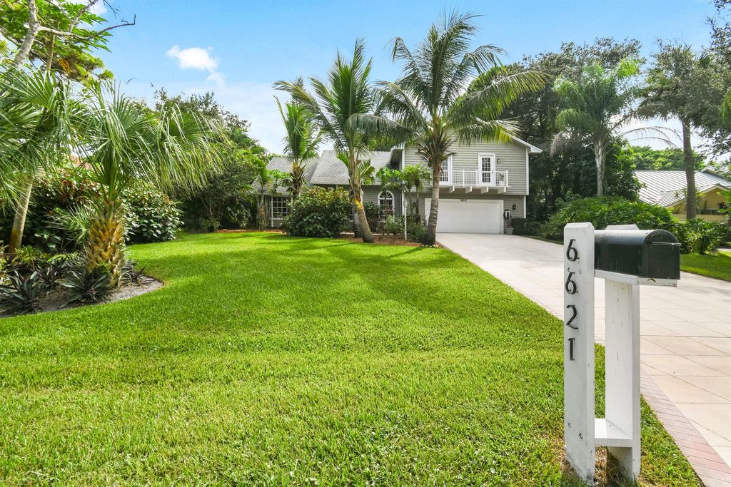 Photo of 6621 Woodlake Road, Jupiter, FL 33458 (MLS # R11119755)
