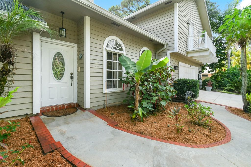 Photo of 6621 Woodlake Road, Jupiter, FL 33458 (MLS # R11119755)