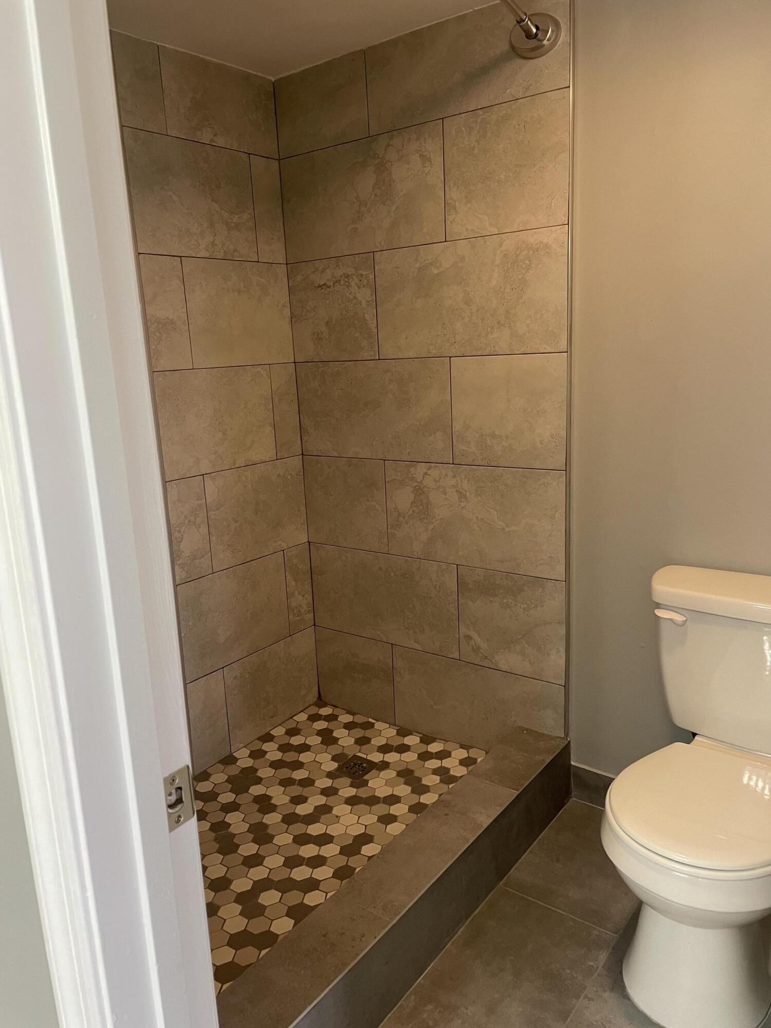 LAKE WINDWOOD CONDO - Residential Lease