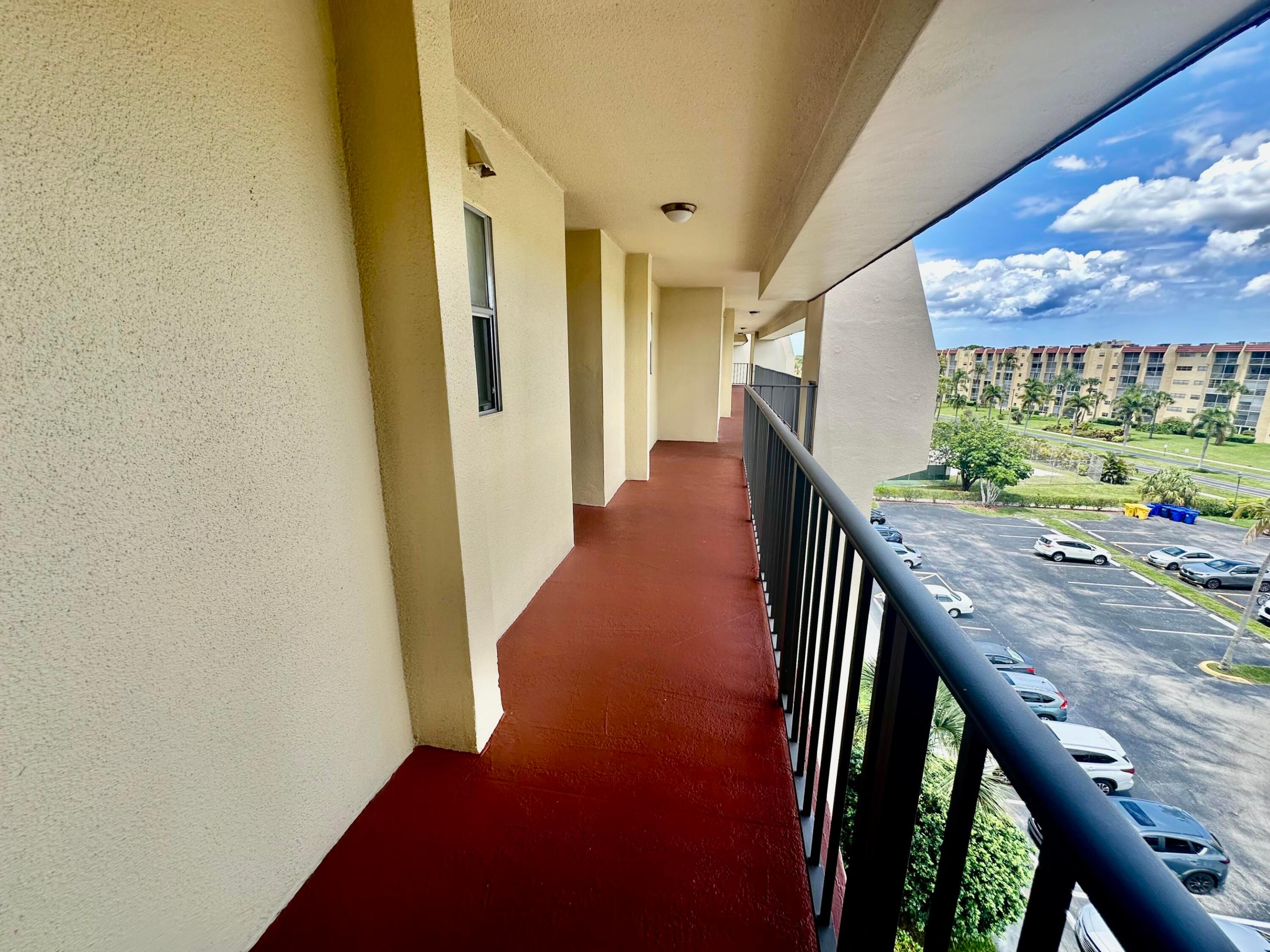 3661 Via Poinciana