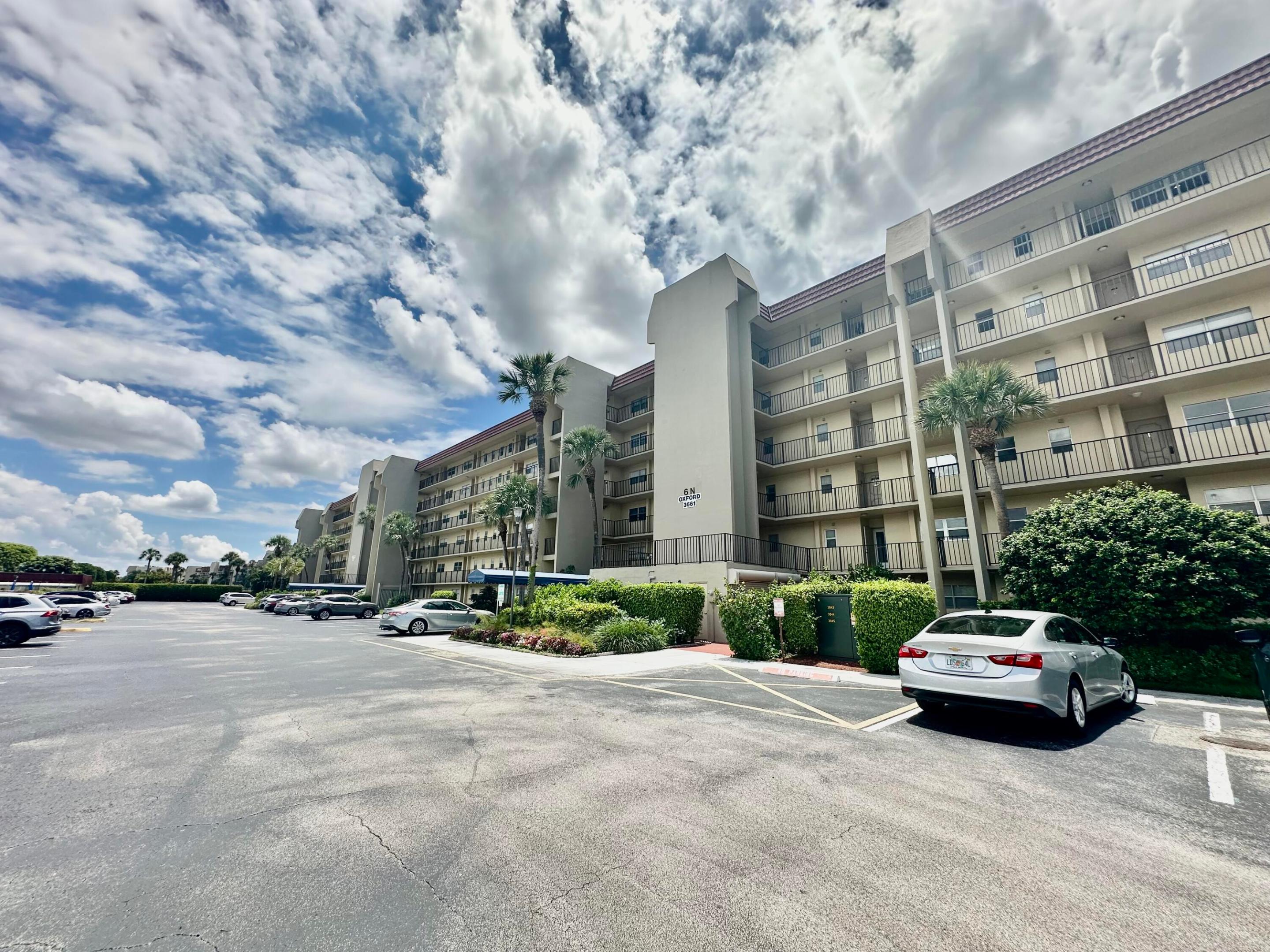 3661 Via Poinciana