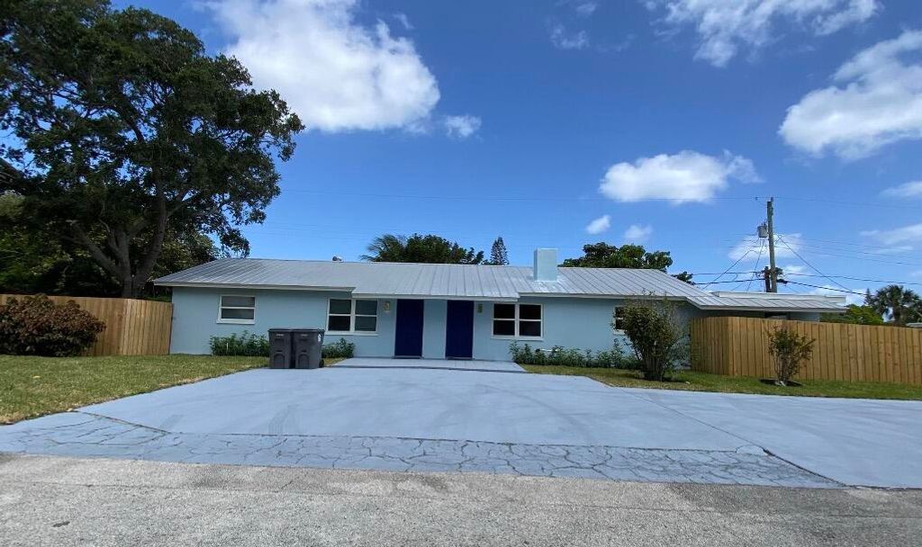 Photo of 1867 Windsor Drive, North Palm Beach, FL 33408 (MLS # B26030229)