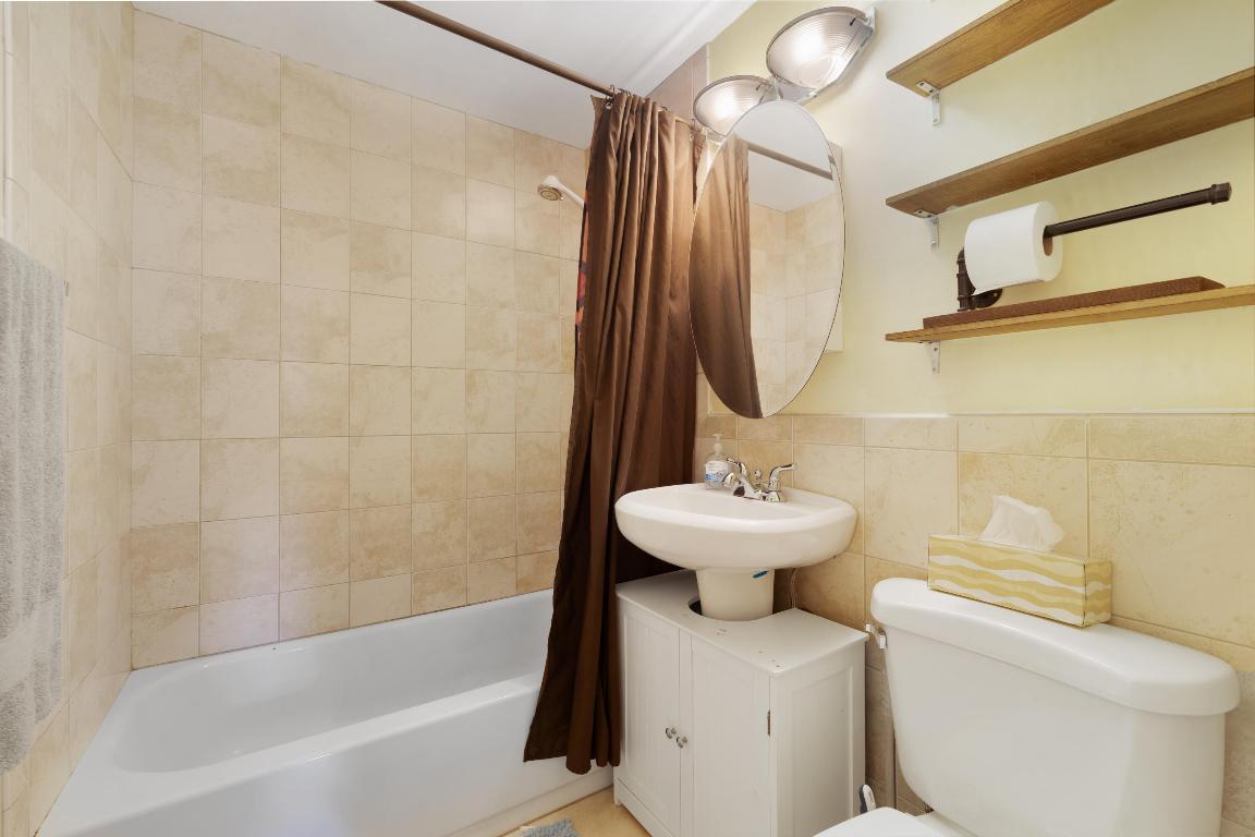 OAKLAND PARK SECOND ADD - Residential