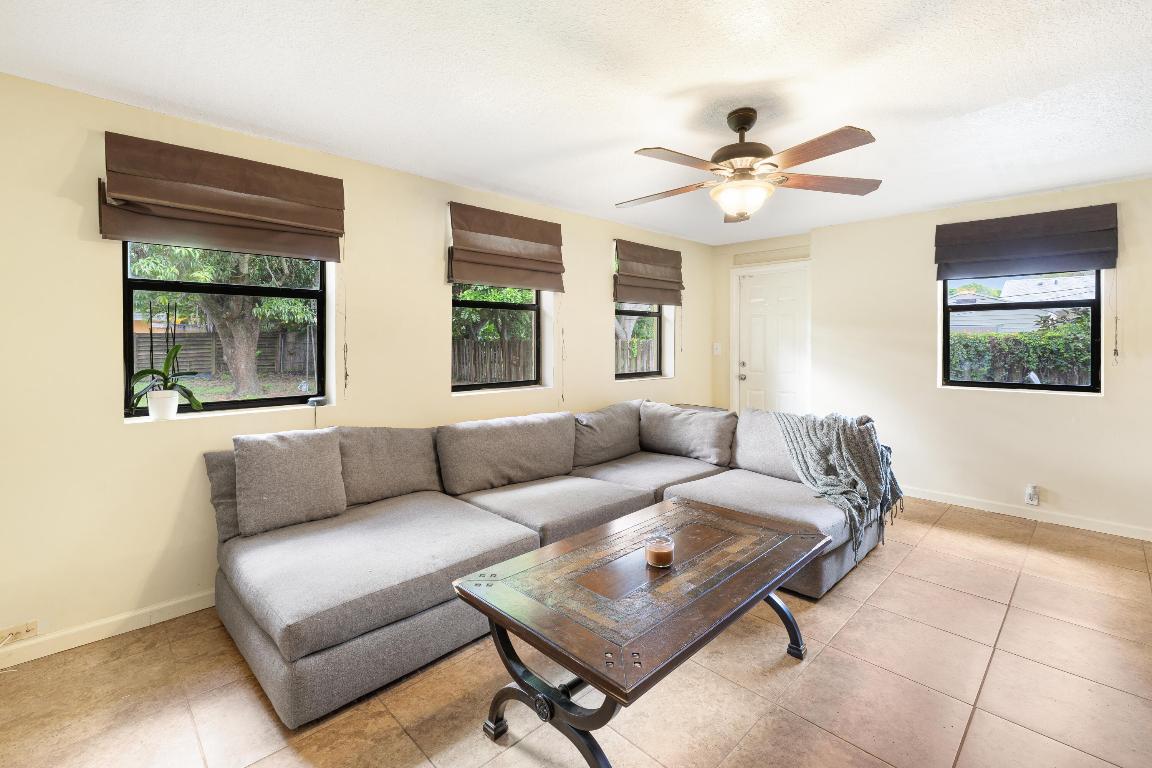 OAKLAND PARK SECOND ADD - Residential