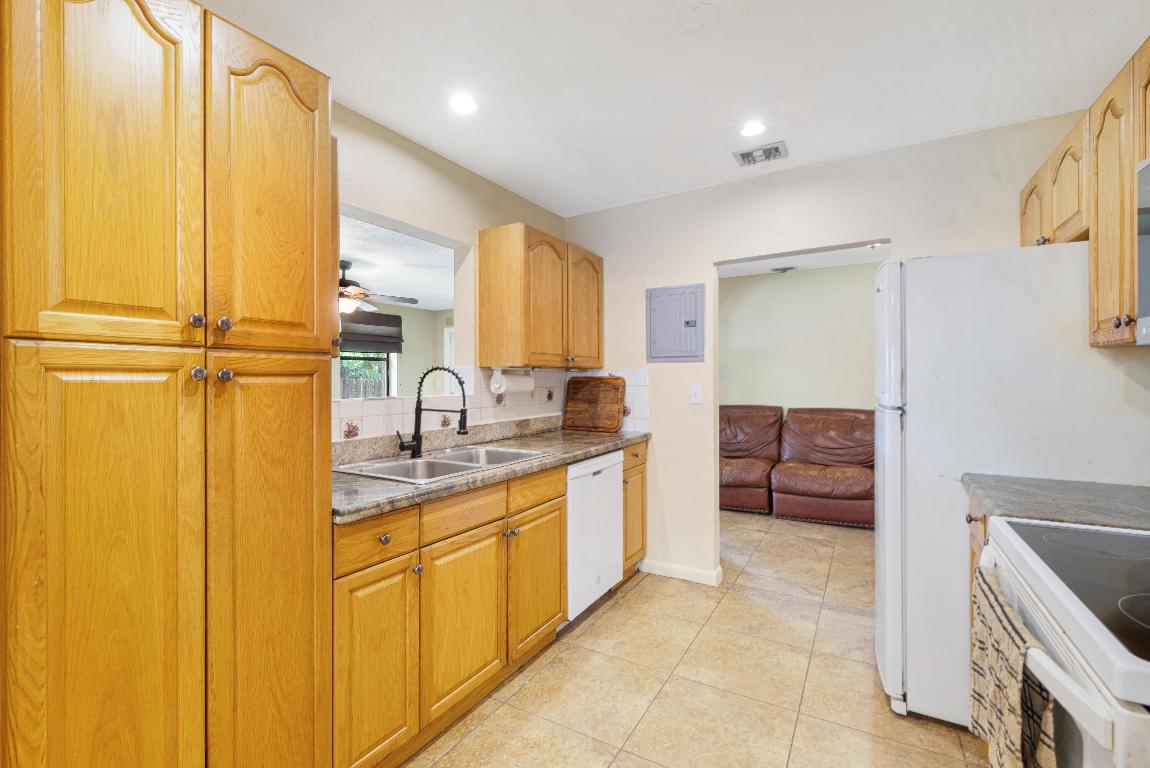 OAKLAND PARK SECOND ADD - Residential