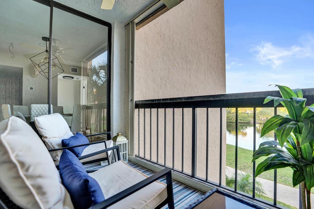 2455 Lindell Boulevard 3305, Delray Beach, FL, 33444/$399,000 1 2455 Lindell Boulevard 3305