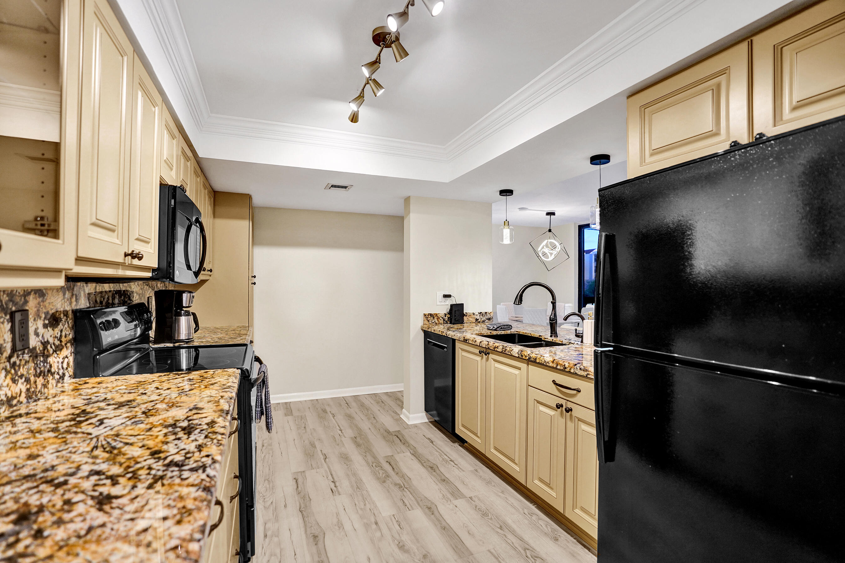 LAVERS DELRAY RACQUET CLUB CONDO - Residential