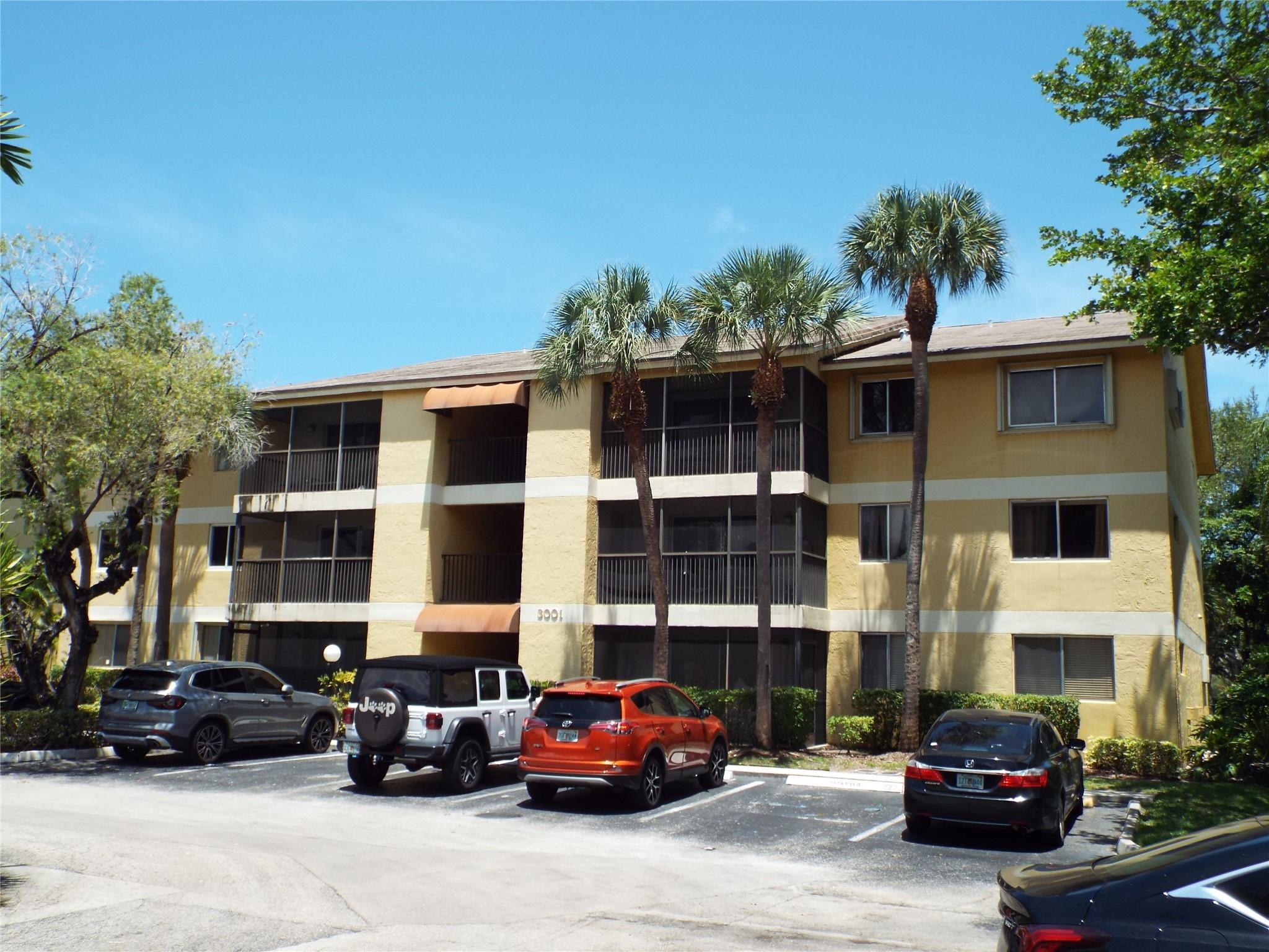 Opportunity knocks! This two bedroom 1 bath unit is priced well below recent sales in the complex. The condo is in below average condition. Everything is in operating condition, but a new owner will likely want to update the unit, unless they elect to keep the existing tenant. The current tenant has been in the unit for the last 10 years, and pays $1400 per month. Tenant may be willing to stay, or can be vacated by owner with 60 days’ notice.
Full-sized washer & dryer in the unit, and a nice screened balcony. Enjoy the convenience of a centrally located and well-maintained community, with amenities including a pool, clubhouse, tennis courts, gym, BBQ area and scenic waterfront walking paths. Pet-friendly