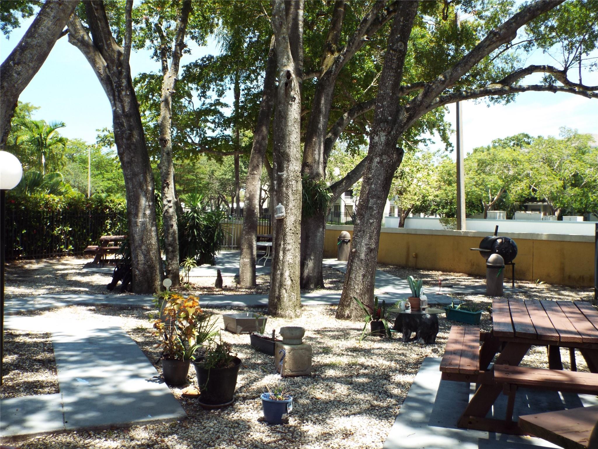 OAKLAND FOREST CLUB - Residential