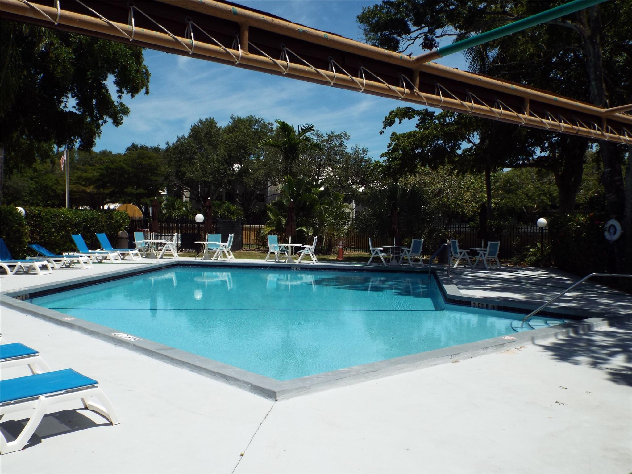 OAKLAND FOREST CLUB - Residential