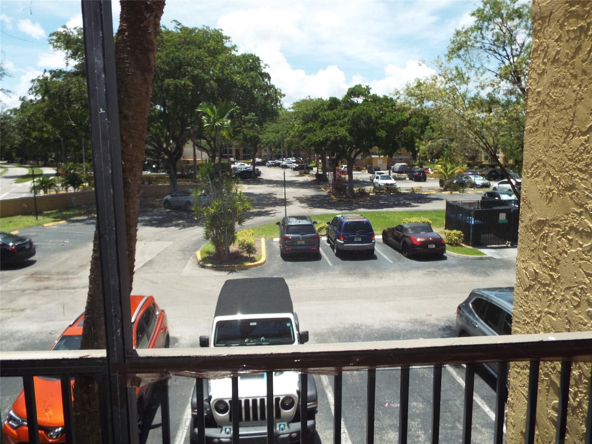 OAKLAND FOREST CLUB - Residential