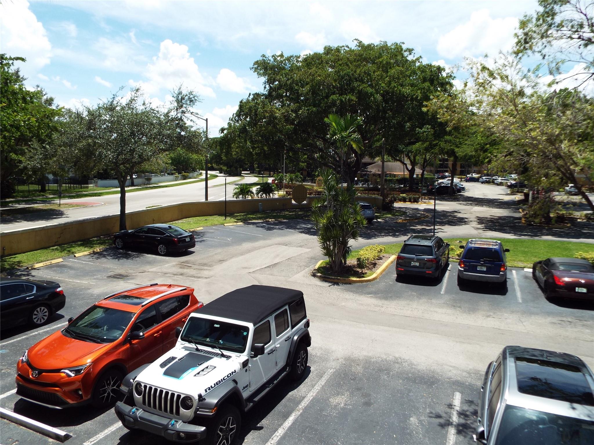 OAKLAND FOREST CLUB - Residential