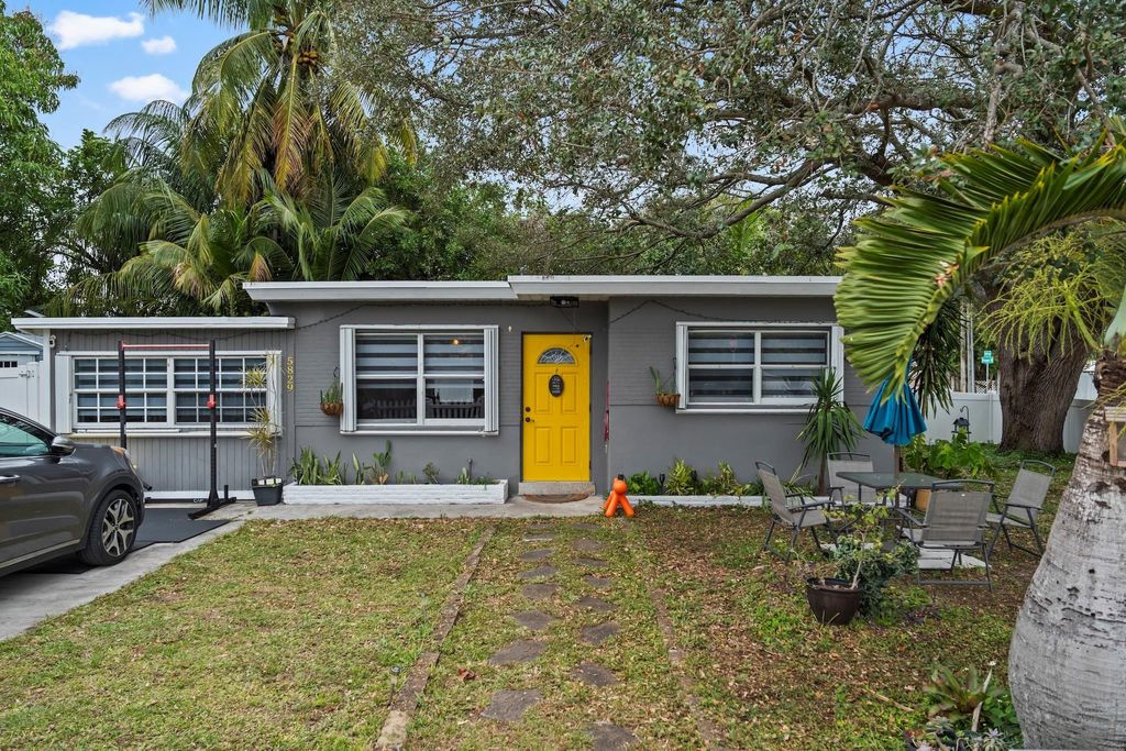 Photo of 5829 Hayes Street, Hollywood, FL 33021 (MLS # F10550088)