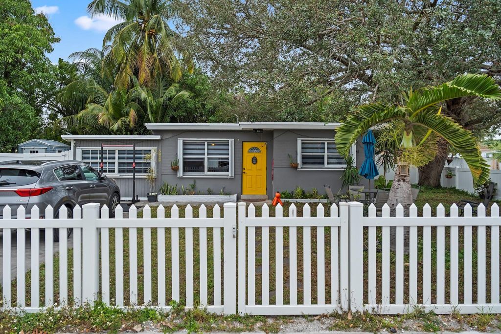 Photo of 5829 Hayes Street, Hollywood, FL 33021 (MLS # F10550088)