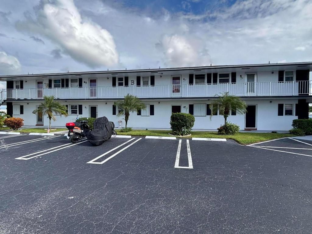 Photo of 1112 Lake Terrace #207, Boynton Beach, FL 33426 (MLS # R11125898)