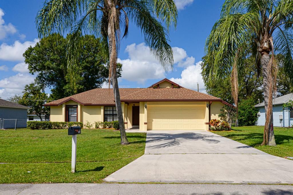 Photo of 1144 SE Clifton Lane, Port St Lucie, FL 34983 (MLS # R10890728)