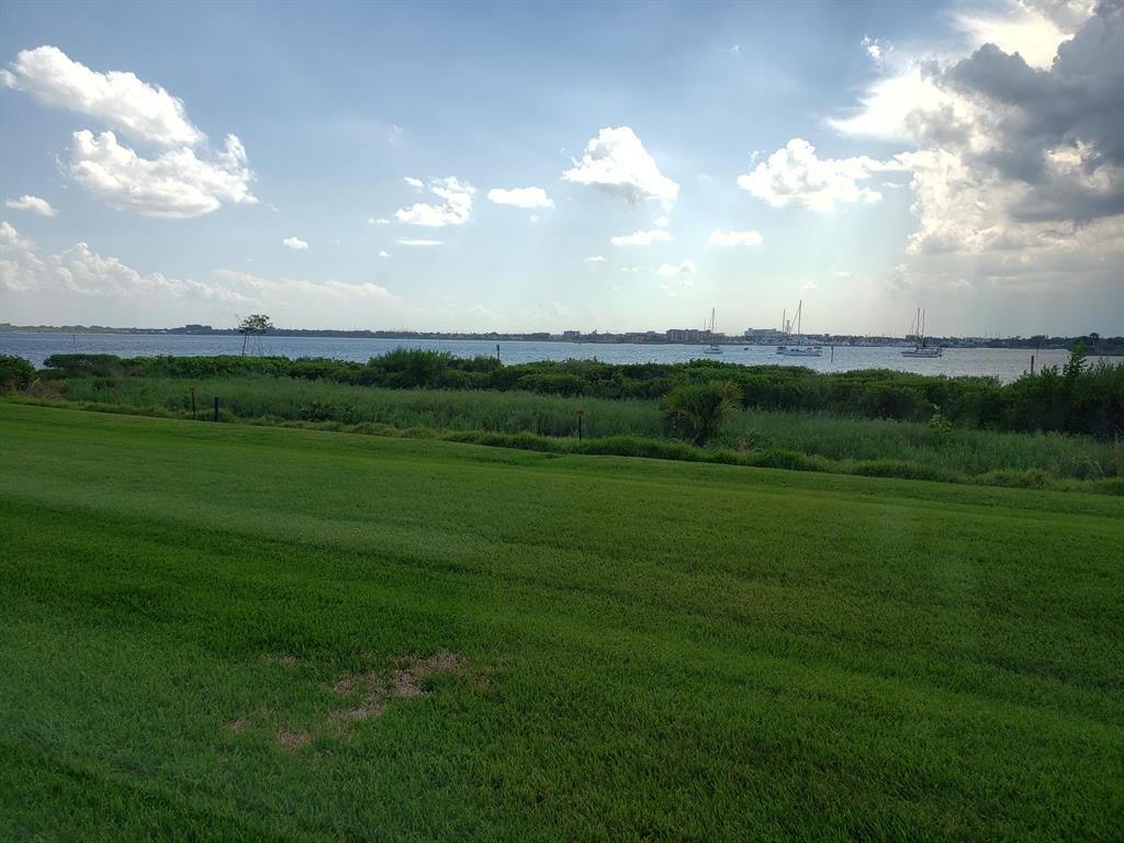 Photo of 31 Harbour Isle Drive Dr W #106, Fort Pierce, FL 34949 (MLS # R10714323)