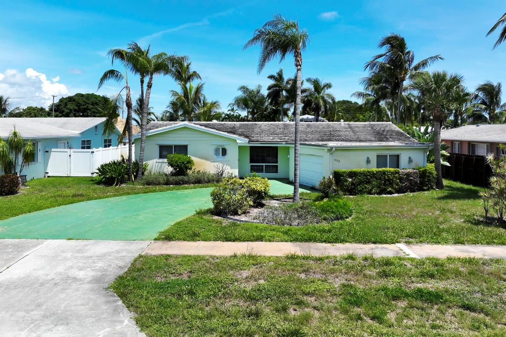 Photo of 633 Kingfish Road, North Palm Beach, FL 33408 (MLS # R11140101)