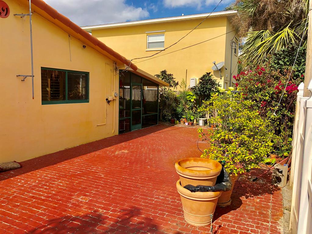 NORTH LAKE WORTH - Residential