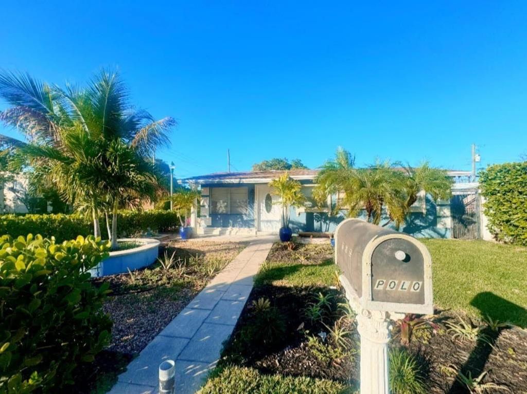 Photo of 735 Selkirk St, West Palm Beach, FL 33405 (MLS # R11158190)