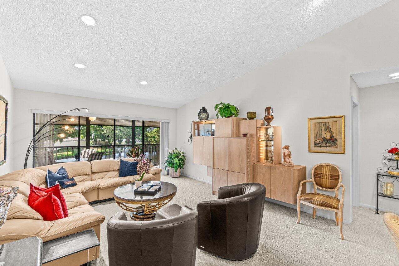 5020 Golfview Court 1422, Delray Beach, FL, 33484/$240,000 3 5020 Golfview Court 1422