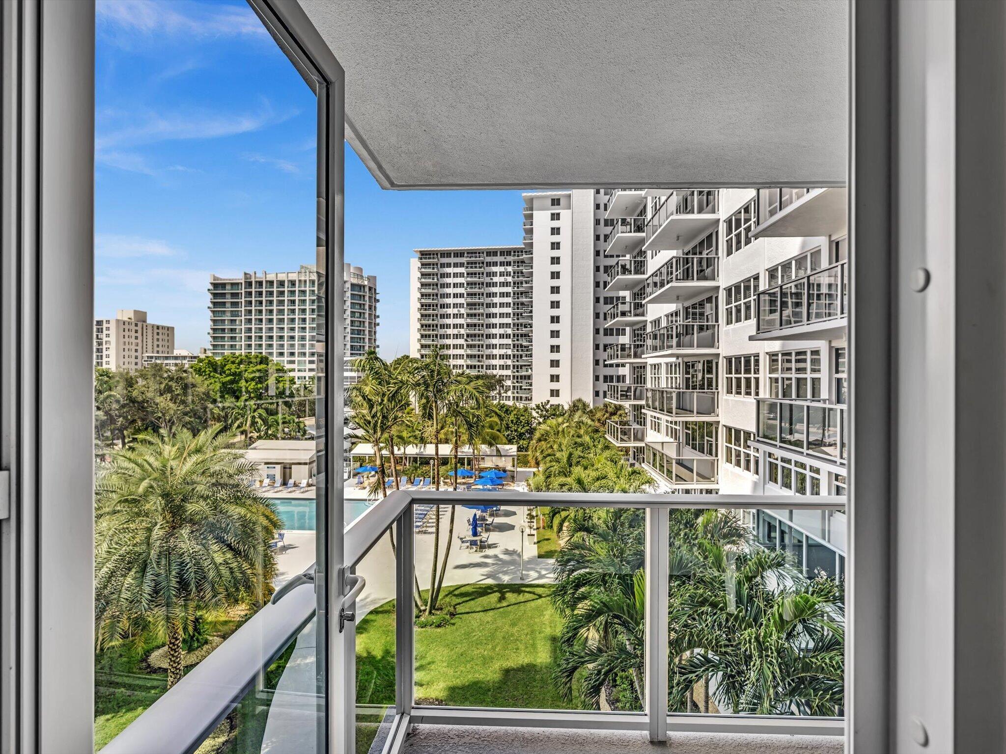 3333 NE 34TH Street 418